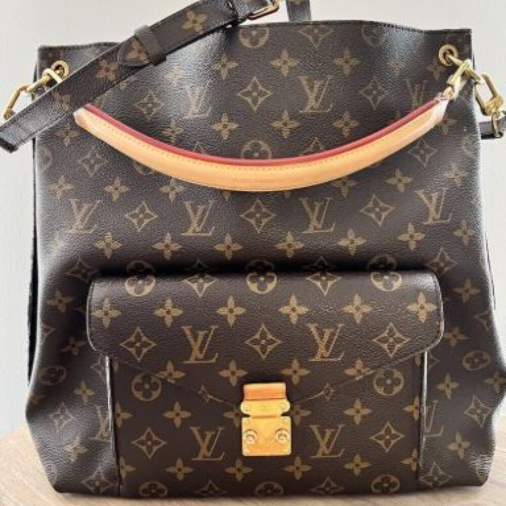 *Authentic* Louis Vuitton Hobo Metis - Picture 8 of 9